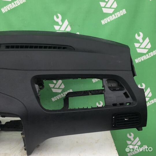 Торпедо Фольксваген Поло седан рус