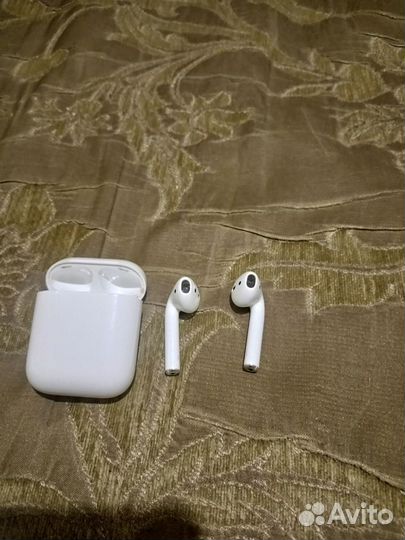 Беспроводные наушники Apple AirPods