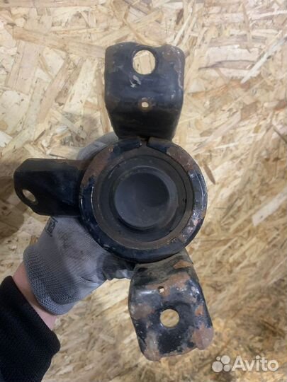 Опора двигателя правая Mazda 6 GG 1.8