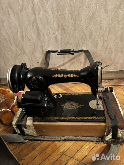 Швейная машинка электрическая бу СССР