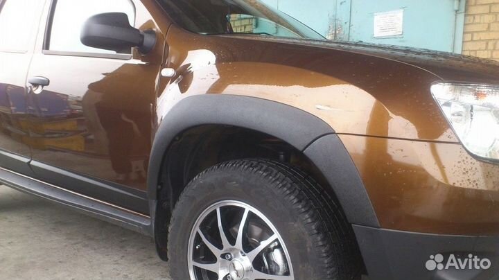 Накладки на крыльям Renault duster