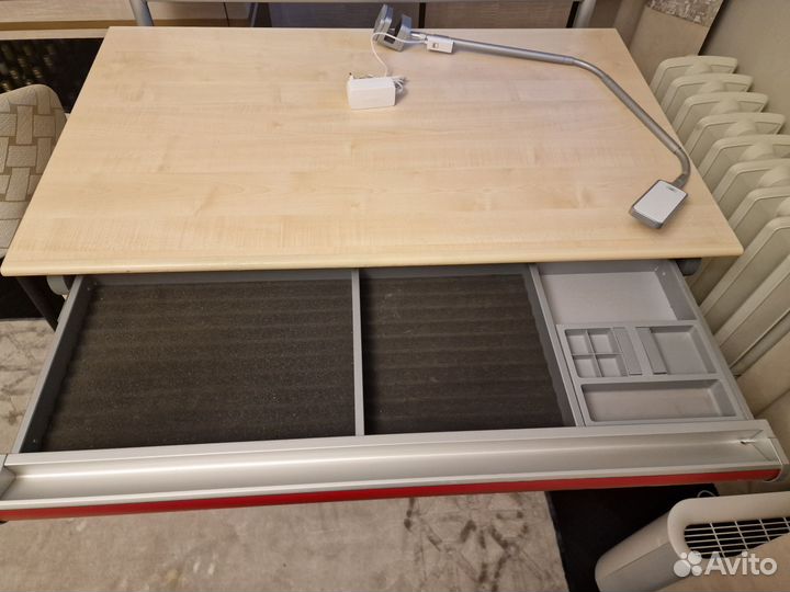 Школьная парта и стул