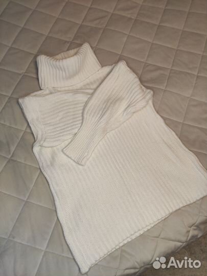 Свитер белый вязаный