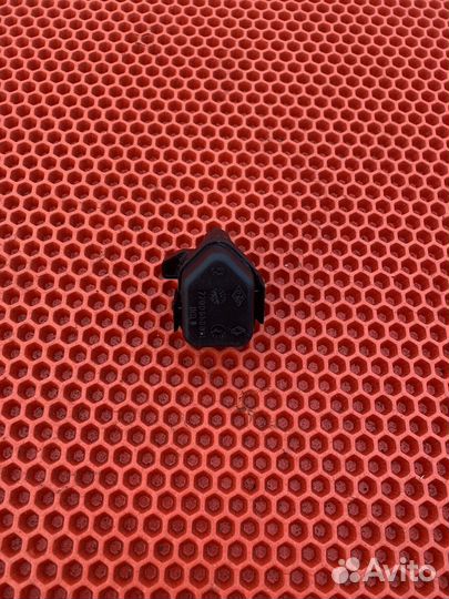 Сапун МКПП рено Mitsubishi Carisma