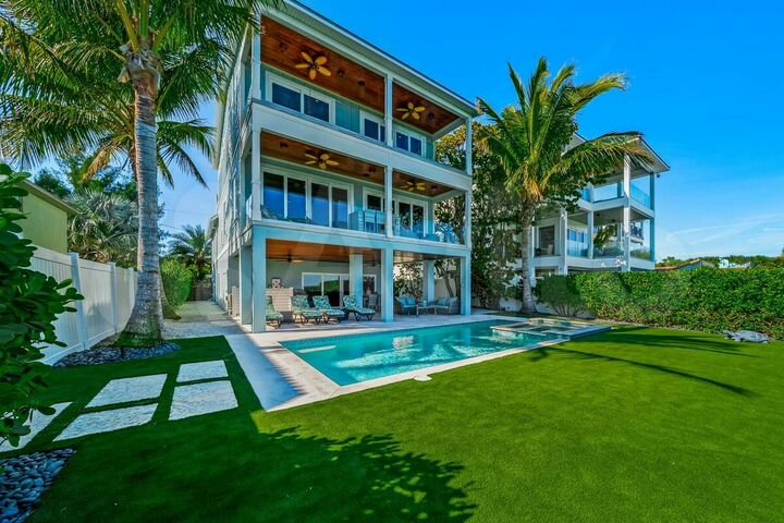 Дом 430 м² на участке 15 сот.