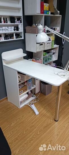 Маникюрный стол