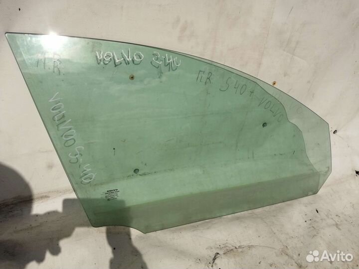Стекло боковое переднее правое Volvo S40