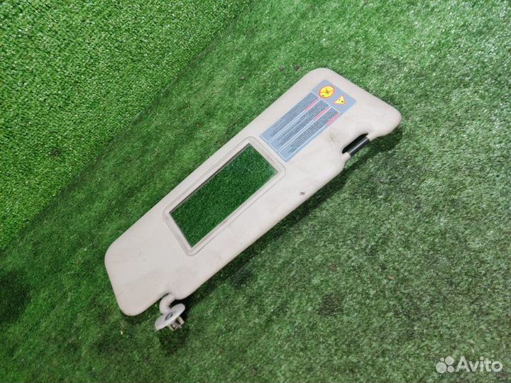 Козырек солнцезащитный правый Renault Sandero