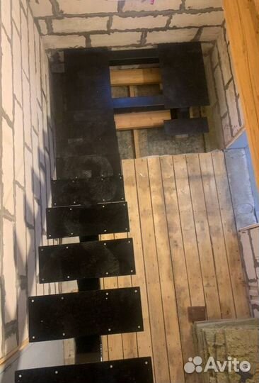 Прямая лестница на металлокаркасе