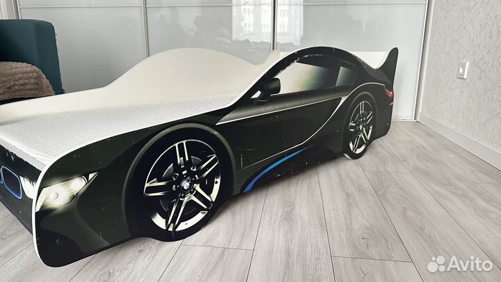 Детская кровать машина