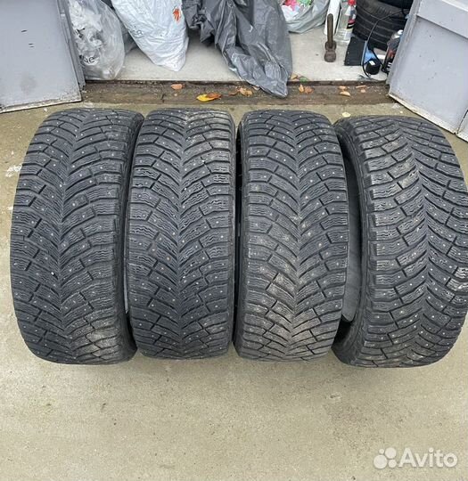 Michelin X-Ice North 4 215/50 R17