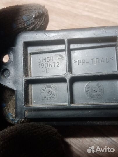 Крышка салонного фильтра Ford Focus 2
