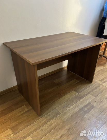 Стол письменный офисный