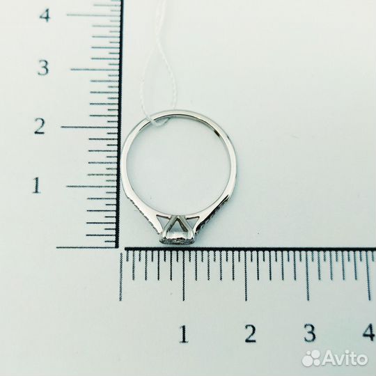 Золотое кольцо с камнем 17р