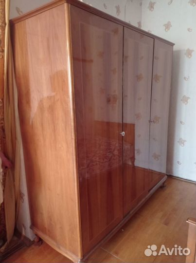 Отдам бесплатно мебель: кровать 1 сп.,шкаф,трюмо