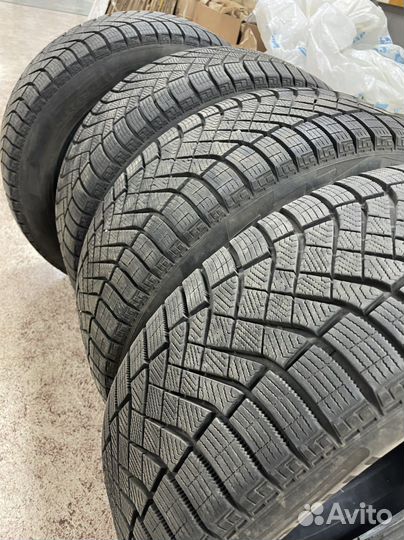 Pirelli Ice Zero FR 225/55 R18