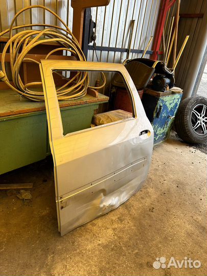 Лада largus задняя левая дверь