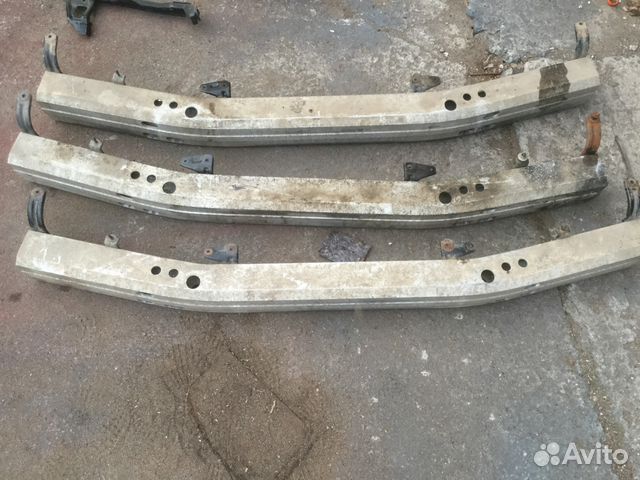 Toyota Land Cruiser 200 усилитель переднего бампер