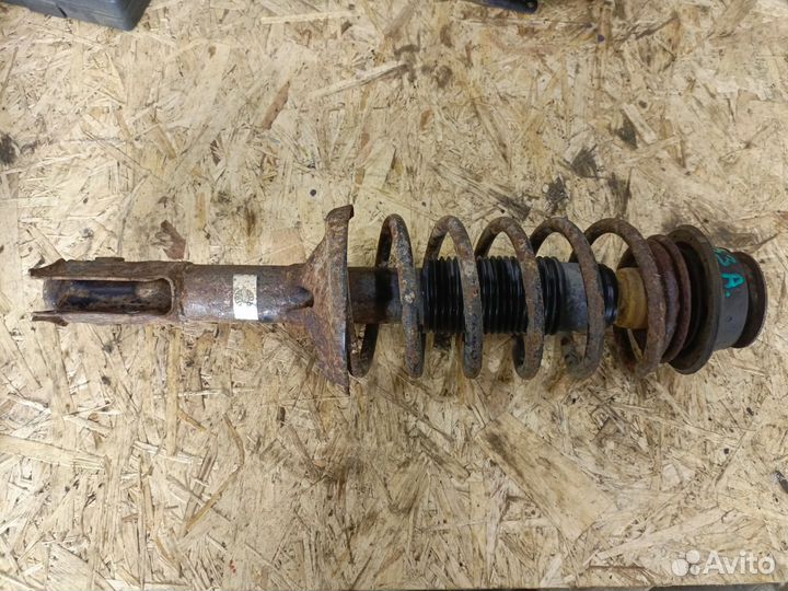 Передняя стойка в сборе Volkswagen Passat B3