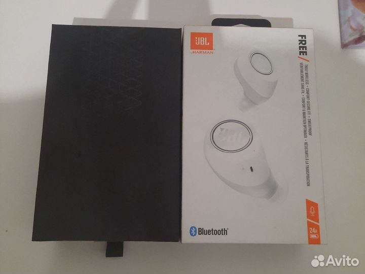 Беспроводные наушники JBL free