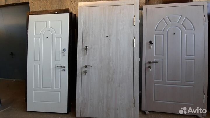 Бюджетная дверь из металла с отделкой