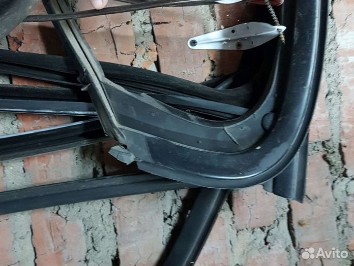 Уплотнители дв. Опель Инсигния бархотки, антихром