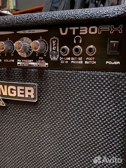 30W с эффектами Behringer VT30fx