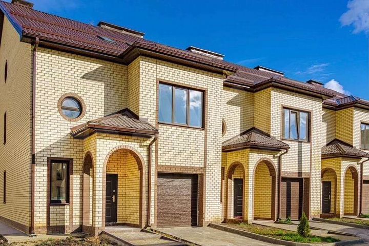 Таунхаус 220 м² на участке 4 сот.