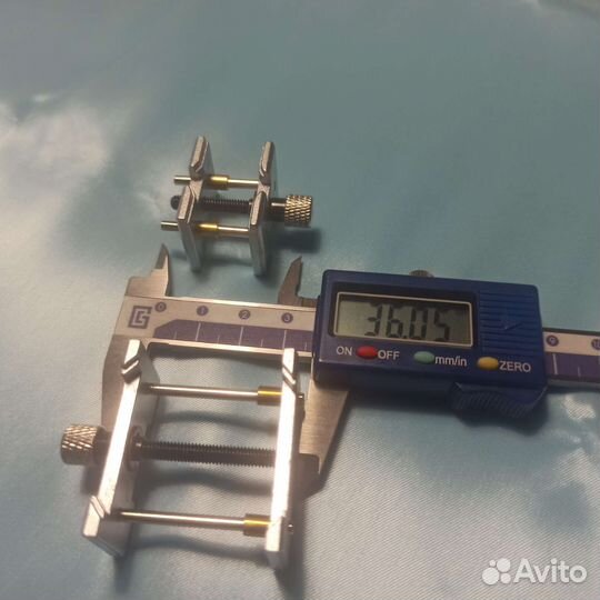 Держатель часового механизма