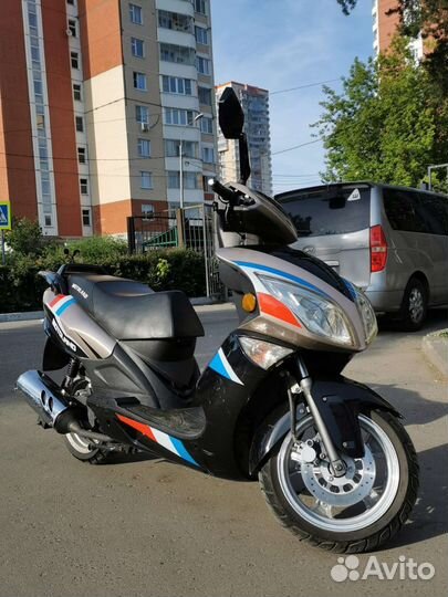 Скутер 150 кубов