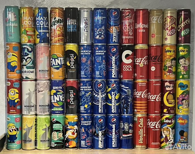 Коллекция банок из-под газированных напитков