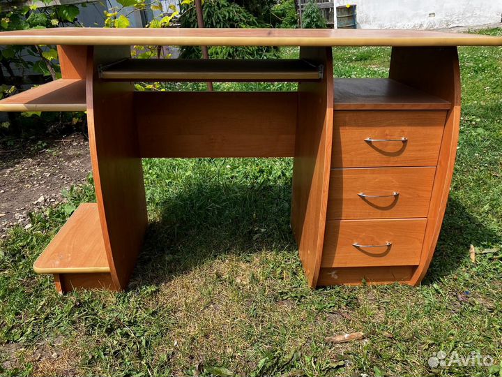 Компьютерный стол