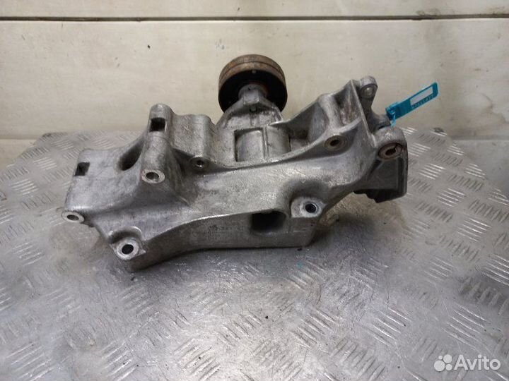 Кронштейн генератора Volkswagen Golf 4 1.4 16V AKQ