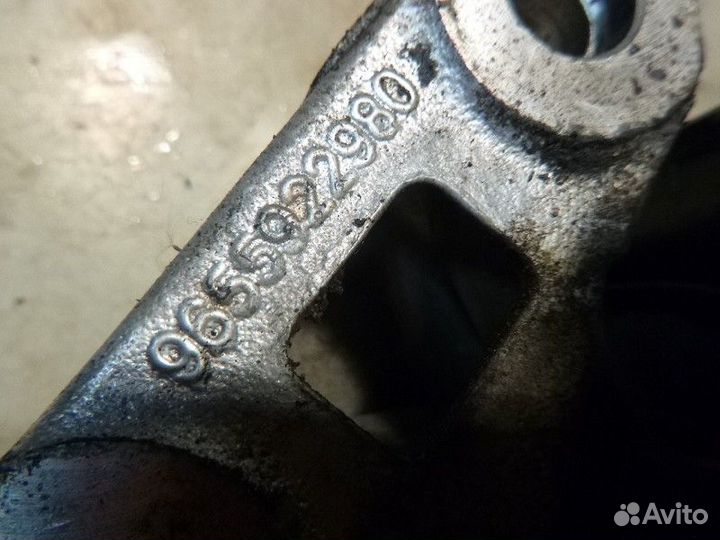 Опора двигателя правая peugeot 300 308 2007