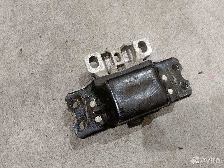 Опора двигателя левая для 1.6 Volkswagen Jetta 6