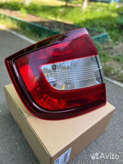 Задняя левая фара на Skoda Rapid