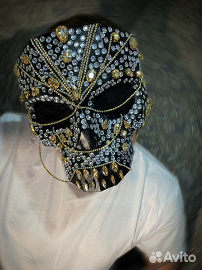 Маска маскарадная кожаная со стразами