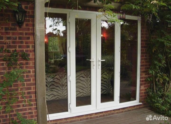 Пластиковые двери со стеклом