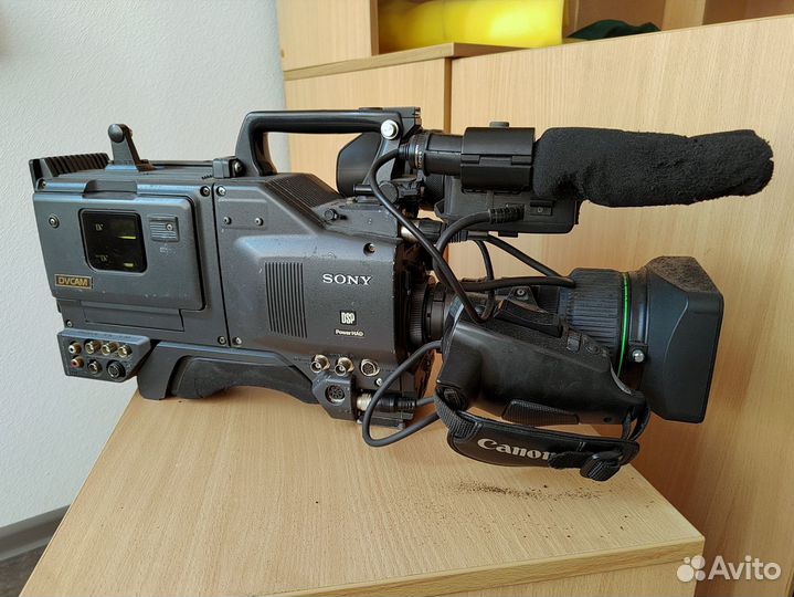 Винтажная камера sony DXC-D30P