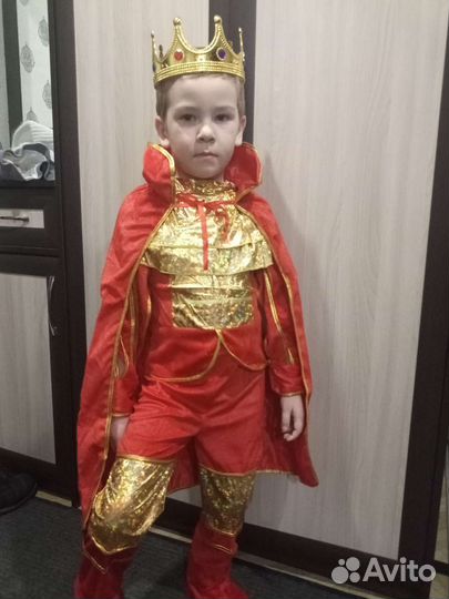 Новогодний костюм король