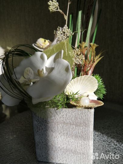 Цветочная композиция из искусственных цветов