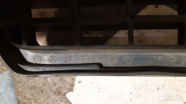 Мерс 210й решётка