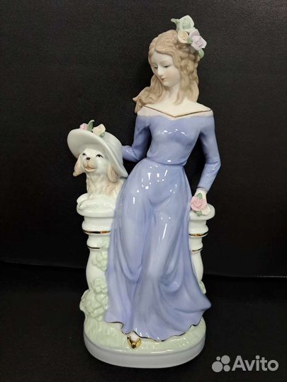 Фарфоровая статуэтка 