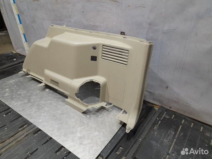 Обшивка багажника правая Mitsubishi Pajero V93W