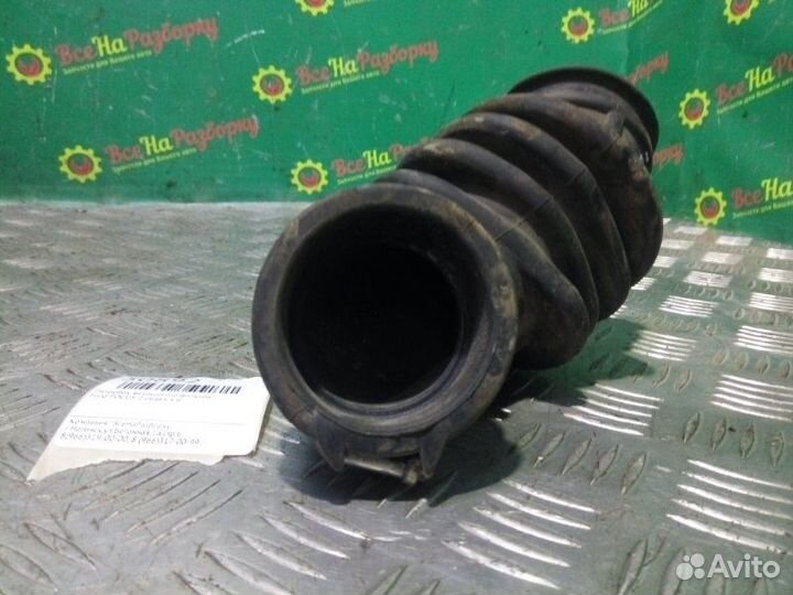 Патрубок воздушного фильтра Ford Focus 2 седан 1.6