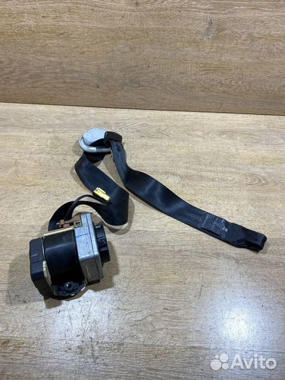 Ремень безопасности правый VW Golf 4 190989