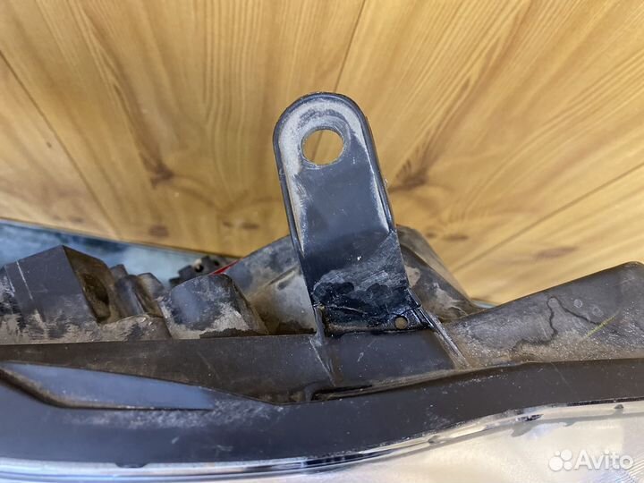 Правая фара Toyota Land Cruiser Prado