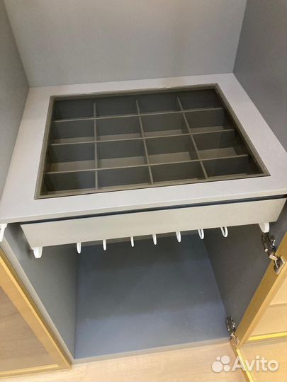 Шкаф распашной на заказ