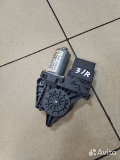 Мотор стеклоподъемника задний правый Volkswagen