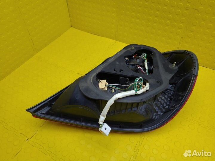 Фонарь задний левый Toyota Camry V30 2001-2003